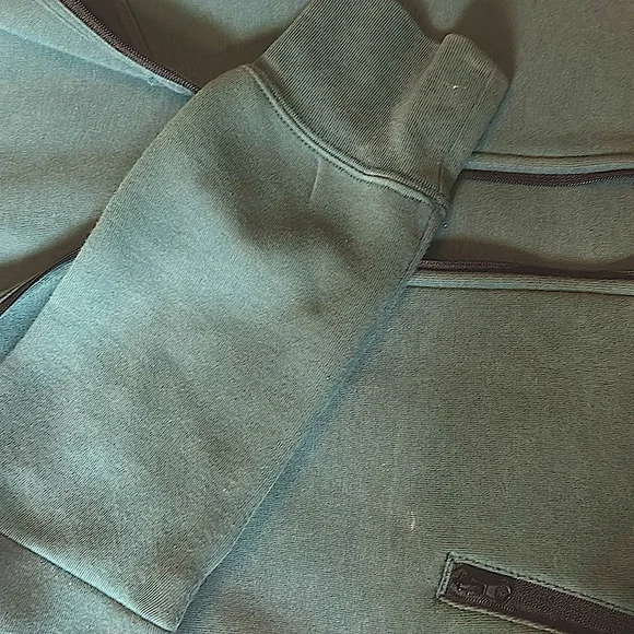 Green Nike tech 🫶 - Picture 9 of 9